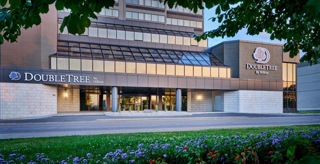 Doubletree By Hilton Windsor, On Hotel Exterior foto