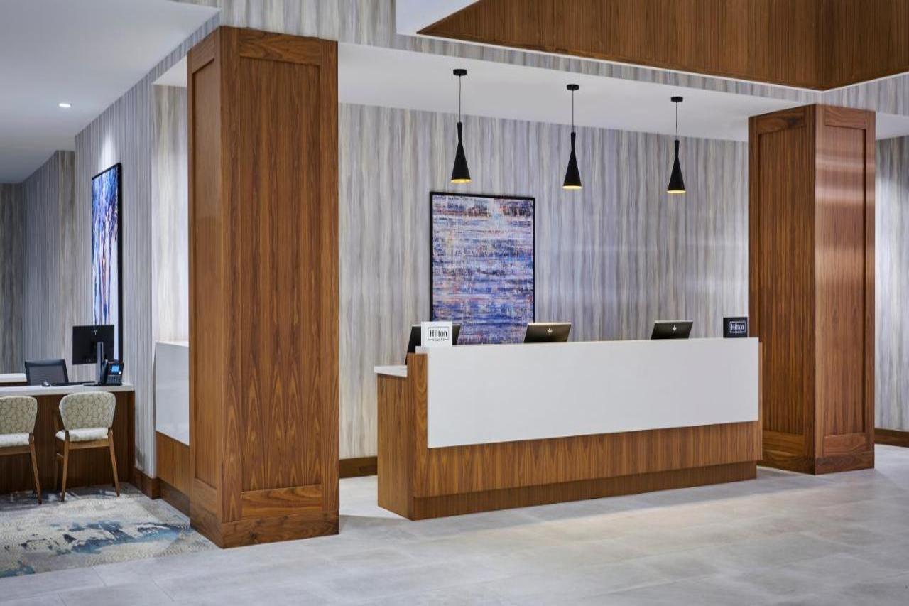 Doubletree By Hilton Windsor, On Hotel Exterior foto