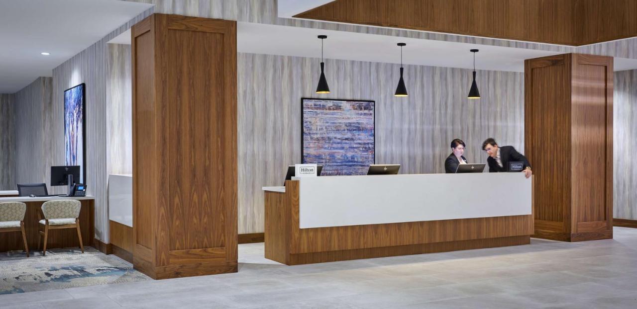 Doubletree By Hilton Windsor, On Hotel Exterior foto